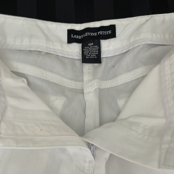 Larry Levine Petite White Capri Pant. Size 10P - Picture 7 of 11